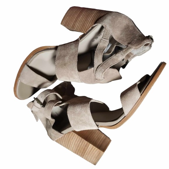 Hinge size 10M Gray Suede 4" Block Heeled Sandal - No Box - Picture 2 of 9